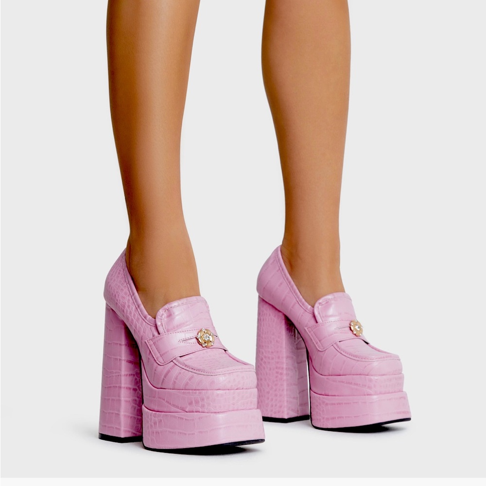 SPICE-GIRL PENDANT CLOSED SQUARE TOE EXTREME PLATFORM LOAFER IN PINK CROC